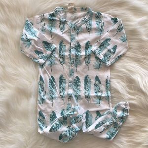 Kate Quinn 6-9M Feather Footie